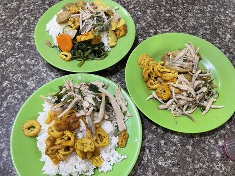 Tháng 7 âm, ghé quán chay ăn cơm thập cẩm 15.000 đồng ở quận 12 - Ảnh 1. Tháng 7 âm, ghé quán chay ăn cơm thập cẩm 15.000 đồng ở quận 12 - Ảnh 1.
