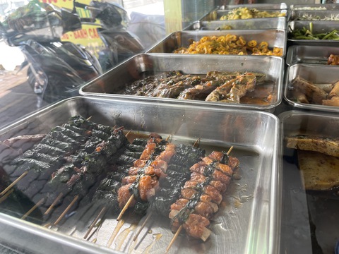 Tháng 7 âm, ghé quán chay ăn cơm thập cẩm 15.000 đồng ở quận 12 - Ảnh 2. Tháng 7 âm, ghé quán chay ăn cơm thập cẩm 15.000 đồng ở quận 12 - Ảnh 2.