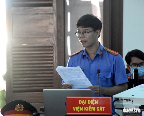Bị cáo giết 3 người trong nhà vợ cũ bị đề nghị án tử hình - Ảnh 2. Bị cáo giết 3 người trong nhà vợ cũ bị đề nghị án tử hình - Ảnh 2.