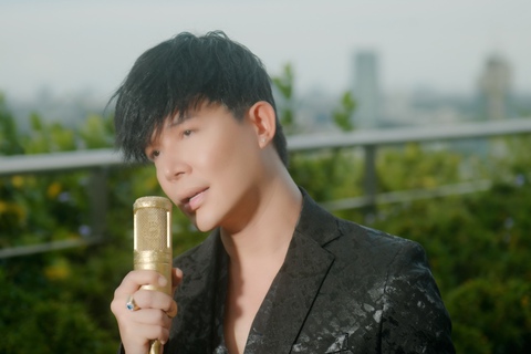 Nathan Lee cover Ai chung tình được mãi, mở đầu series hát vòng quanh thế giới - Ảnh 4. Nathan Lee cover Ai chung tình được mãi, mở đầu series hát vòng quanh thế giới - Ảnh 4.