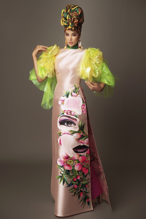 Phạm Hương, Minh Tú, Trương Thị May đọ dáng trong áo dài cách tân - Ảnh 4. Phạm Hương, Minh Tú, Trương Thị May đọ dáng trong áo dài cách tân - Ảnh 4.