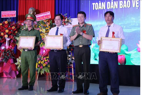Thứ trưởng Bộ Công an dự Ngày hội Toàn dân bảo vệ an ninh Tổ quốc tại Ninh Hòa - Ảnh 1. Thứ trưởng Bộ Công an dự Ngày hội Toàn dân bảo vệ an ninh Tổ quốc tại Ninh Hòa - Ảnh 1.