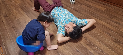Ảnh vui sao Việt 12-8: Cát Tường leo trèo, quậy trên ngọn cây cao - Ảnh 2. Ảnh vui sao Việt 12-8: Cát Tường leo trèo, quậy trên ngọn cây cao - Ảnh 2.