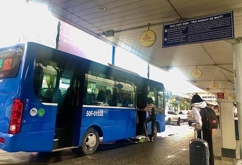 Chuyên gia cho rằng xe buýt phải là phương thức chủ lực để đón khách tại Tân Sơn Nhất - Ảnh 2. Chuyên gia cho rằng xe buýt phải là phương thức chủ lực để đón khách tại Tân Sơn Nhất - Ảnh 2.