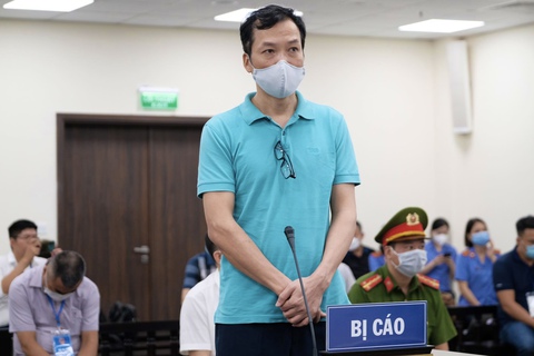 Cựu trưởng Công an quận Tây Hồ Phùng Anh Lê hỏi cấp dưới có mâu thuẫn với mình không? - Ảnh 2. Cựu trưởng Công an quận Tây Hồ Phùng Anh Lê hỏi cấp dưới có mâu thuẫn với mình không? - Ảnh 2.