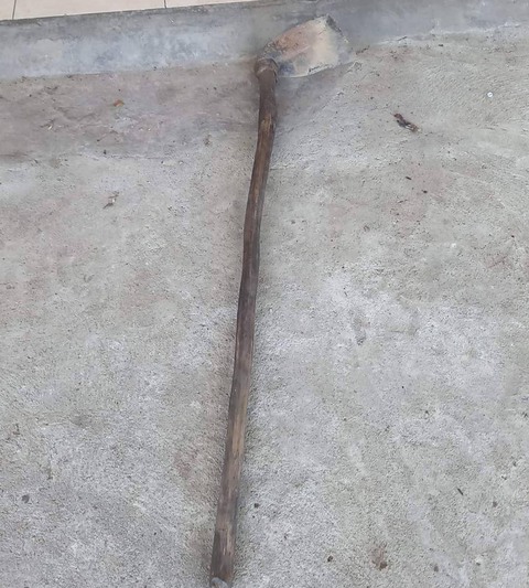 Đã bắt được nghi phạm dùng cuốc đập bể tủ kính cướp vàng - Ảnh 3. Đã bắt được nghi phạm dùng cuốc đập bể tủ kính cướp vàng - Ảnh 3.