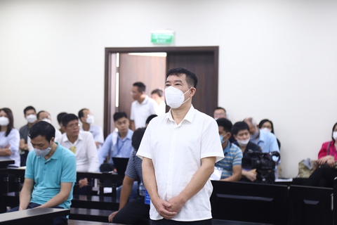 Cựu đại tá Phùng Anh Lê nói vô tội, VKS khẳng định không làm vụ án cho đẹp, mà làm đúng - Ảnh 1. Cựu đại tá Phùng Anh Lê nói vô tội, VKS khẳng định không làm vụ án cho đẹp, mà làm đúng - Ảnh 1.