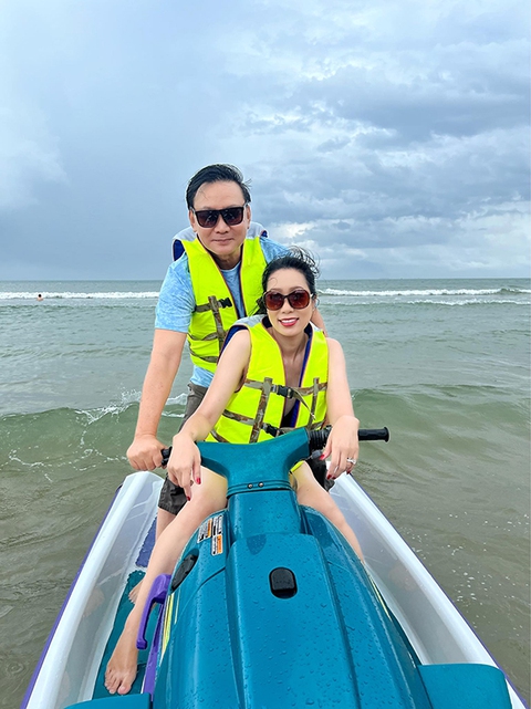 Ảnh vui sao Việt 13-8: Minh Dự ‘chờ mỏi cổ không ai hôn’ - Ảnh 10. Ảnh vui sao Việt 13-8: Minh Dự ‘chờ mỏi cổ không ai hôn’ - Ảnh 10.