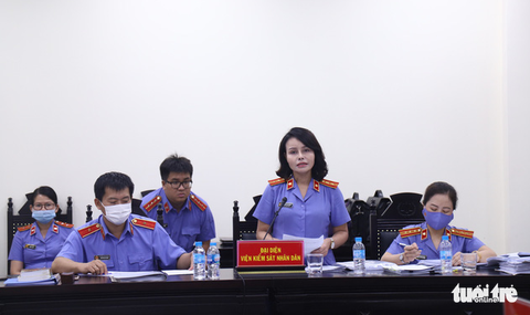 Cựu trưởng Công an quận Tây Hồ Phùng Anh Lê bị đề nghị 9-10 năm tù - Ảnh 2. Cựu trưởng Công an quận Tây Hồ Phùng Anh Lê bị đề nghị 9-10 năm tù - Ảnh 2.