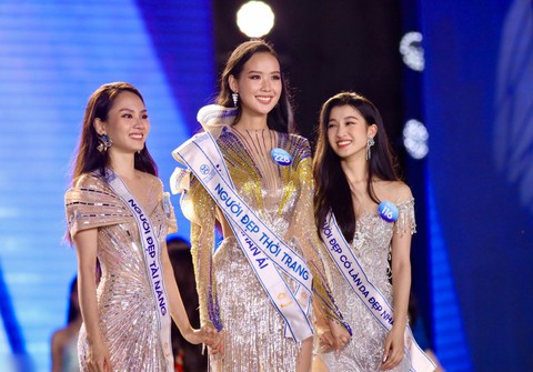 Hoa hậu Đỗ Thị Hà được fan cứu sau vụ đeo sash ngược ở Miss World Việt Nam - Ảnh 1. Hoa hậu Đỗ Thị Hà được fan cứu sau vụ đeo sash ngược ở Miss World Việt Nam - Ảnh 1.