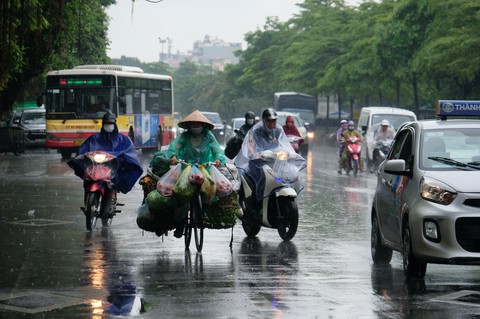 Thời tiết 13-8: Bắc Bộ tiếp tục mưa to dài ngày, Nam Bộ mưa chiều - Ảnh 1. Thời tiết 13-8: Bắc Bộ tiếp tục mưa to dài ngày, Nam Bộ mưa chiều - Ảnh 1.