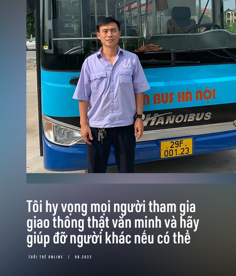 Tài xế xe buýt giúp đẩy limousine giải ách tắc trên cầu Vĩnh Tuy: Ai cũng mệt nhưng vui - Ảnh 1. Tài xế xe buýt giúp đẩy limousine giải ách tắc trên cầu Vĩnh Tuy: Ai cũng mệt nhưng vui - Ảnh 1.