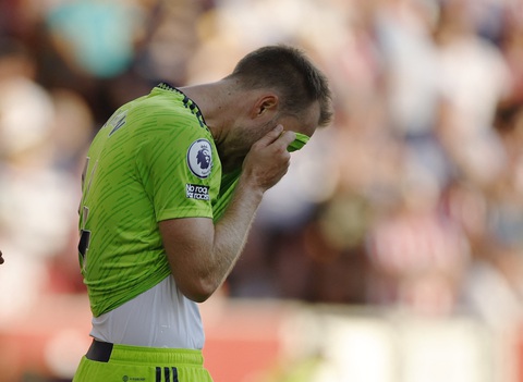 Manchester United thảm bại 0-4 trên sân của Brentford - Ảnh 1. Manchester United thảm bại 0-4 trên sân của Brentford - Ảnh 1.
