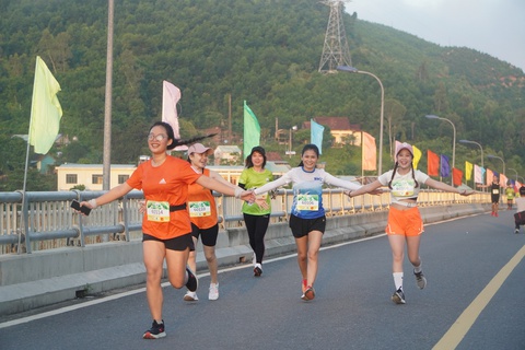 Chạy bộ dưới làng trái cây mát rượi, ngắm sông Thu Bồn thơ mộng - Ảnh 7. Chạy bộ dưới làng trái cây mát rượi, ngắm sông Thu Bồn thơ mộng - Ảnh 7.