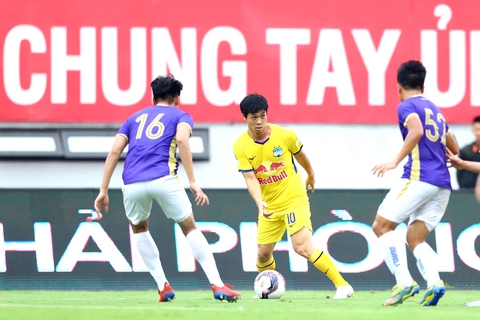 Vòng 12 V-League 2022: HLV Kiatisak muốn đánh bại chủ nhà Hà Nội - Ảnh 1. Vòng 12 V-League 2022: HLV Kiatisak muốn đánh bại chủ nhà Hà Nội - Ảnh 1.