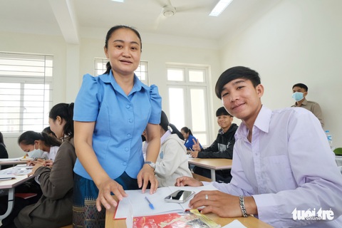 Chị Huế thương trên đất Lào - Ảnh 1. Chị Huế thương trên đất Lào - Ảnh 1.