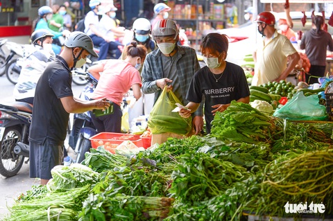 Nhiều mặt hàng đã chịu giảm giá - Ảnh 2. Nhiều mặt hàng đã chịu giảm giá - Ảnh 2.