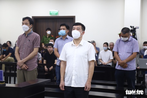Cựu trưởng Công an quận Tây Hồ Phùng Anh Lê lãnh 7 năm 6 tháng tù tội nhận hối lộ - Ảnh 1. Cựu trưởng Công an quận Tây Hồ Phùng Anh Lê lãnh 7 năm 6 tháng tù tội nhận hối lộ - Ảnh 1.