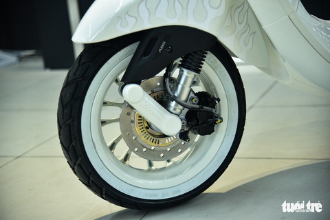 Vespa Sprint Justin Bieber khan hàng, dân buôn hét giá chênh cả trăm triệu - Ảnh 6. Vespa Sprint Justin Bieber khan hàng, dân buôn hét giá chênh cả trăm triệu - Ảnh 6.