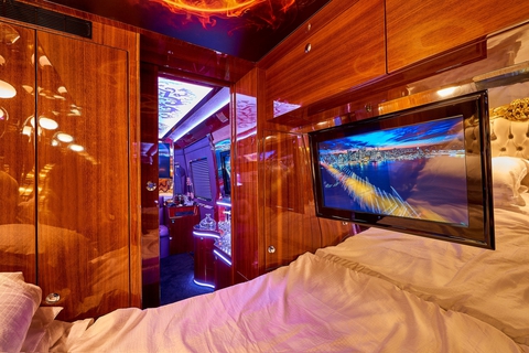 Nhà di động Mercedes-Benz Sprinter giá nghìn USD: Như khách sạn hạng sang thu nhỏ - Ảnh 7. Nhà di động Mercedes-Benz Sprinter giá nghìn USD: Như khách sạn hạng sang thu nhỏ - Ảnh 7.