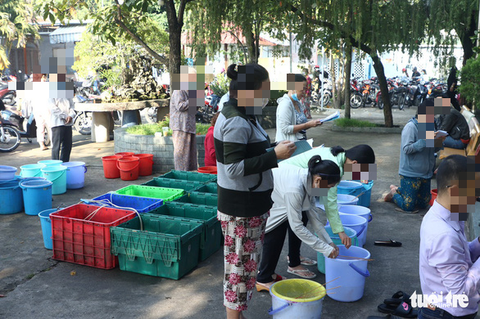 Phóng sinh ngày càng biến tướng: Bắt, nhốt rồi thả để làm gì? - Ảnh 1. Phóng sinh ngày càng biến tướng: Bắt, nhốt rồi thả để làm gì? - Ảnh 1.