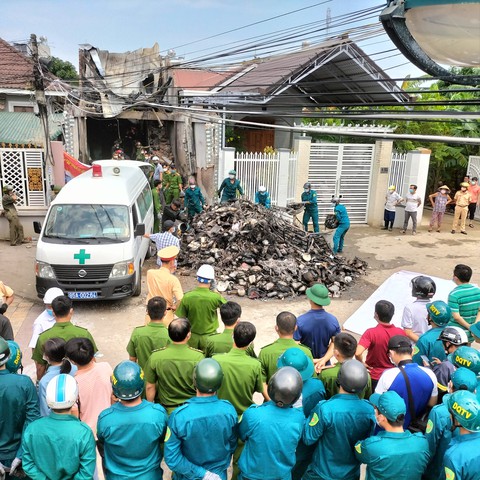 Tìm thấy thi thể 3 mẹ con trong vụ cháy ở Ninh Thuận - Ảnh 1. Tìm thấy thi thể 3 mẹ con trong vụ cháy ở Ninh Thuận - Ảnh 1.