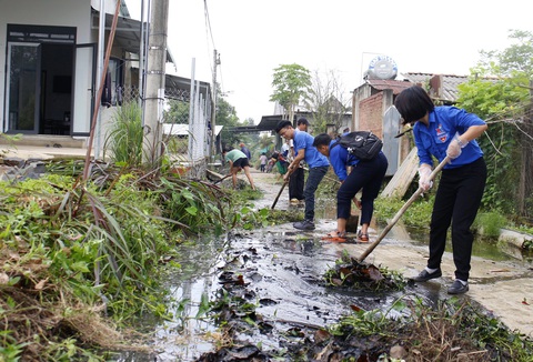 Đoàn viên, thanh niên Đồng Nai ra quân phòng chống sốt xuất huyết - Ảnh 1. Đoàn viên, thanh niên Đồng Nai ra quân phòng chống sốt xuất huyết - Ảnh 1.
