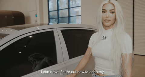 Kim Kardashian không biết mở cửa chiếc Maybach S-Class tùy biến cho riêng mình - Ảnh 3. Kim Kardashian không biết mở cửa chiếc Maybach S-Class tùy biến cho riêng mình - Ảnh 3.