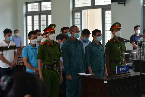 Xét xử trùm cuối trong vụ buôn lậu xăng dầu nghìn tỉ ở Bình Thuận - Ảnh 2. Xét xử trùm cuối trong vụ buôn lậu xăng dầu nghìn tỉ ở Bình Thuận - Ảnh 2.
