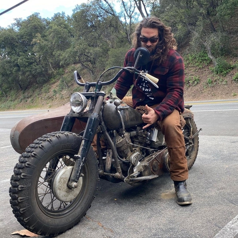 Bộ sưu tập xe của ‘Aquaman’ Jason Momoa: Khiêm tốn một cách khó tin - Ảnh 17. Bộ sưu tập xe của ‘Aquaman’ Jason Momoa: Khiêm tốn một cách khó tin - Ảnh 17.