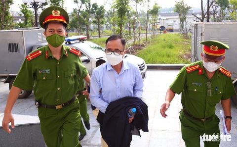 Cựu bí thư, cựu chủ tịch Bình Dương hầu tòa vụ 43ha đất ‘vàng’ bán rẻ, thiệt hại hơn 5.000 tỉ - Ảnh 1. Cựu bí thư, cựu chủ tịch Bình Dương hầu tòa vụ 43ha đất ‘vàng’ bán rẻ, thiệt hại hơn 5.000 tỉ - Ảnh 1.