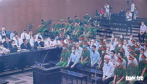Cựu bí thư, cựu chủ tịch Bình Dương hầu tòa vụ 43ha đất ‘vàng’ bán rẻ, thiệt hại hơn 5.000 tỉ - Ảnh 3. Cựu bí thư, cựu chủ tịch Bình Dương hầu tòa vụ 43ha đất ‘vàng’ bán rẻ, thiệt hại hơn 5.000 tỉ - Ảnh 3.