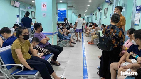 Dịch nối dịch, bệnh nhi đi 2-3 nơi mới được nhập viện - Ảnh 2. Dịch nối dịch, bệnh nhi đi 2-3 nơi mới được nhập viện - Ảnh 2.