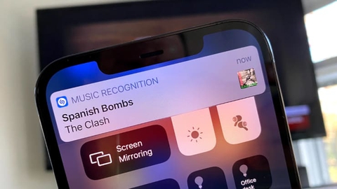 Chợt nghe một bài hát hay, bạn có biết cách dùng iPhone tìm tên? - Ảnh 1. Chợt nghe một bài hát hay, bạn có biết cách dùng iPhone tìm tên? - Ảnh 1.
