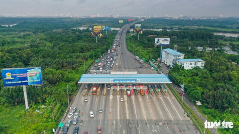 Xử lý triệt để các bất cập của hệ thống thu phí không dừng - Ảnh 1. Xử lý triệt để các bất cập của hệ thống thu phí không dừng - Ảnh 1.