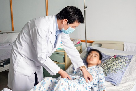 Cắt 1,2m ruột bị hoại tử cứu bệnh nhi 12 tuổi bị xoắn ruột - Ảnh 1. Cắt 1,2m ruột bị hoại tử cứu bệnh nhi 12 tuổi bị xoắn ruột - Ảnh 1.