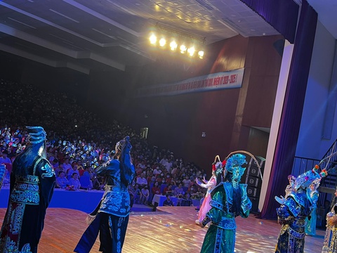 Minh Dự dùng nhuận bút lập quỹ khuyến học; Thanh Duy tiết kiệm tiền làm live show - Ảnh 7. Minh Dự dùng nhuận bút lập quỹ khuyến học; Thanh Duy tiết kiệm tiền làm live show - Ảnh 7.