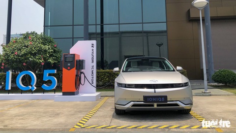 Đại lý chào bán Hyundai Ioniq 5 giá gần 2 tỉ đồng, hứa giao xe sau 10 ngày - Ảnh 1. Đại lý chào bán Hyundai Ioniq 5 giá gần 2 tỉ đồng, hứa giao xe sau 10 ngày - Ảnh 1.