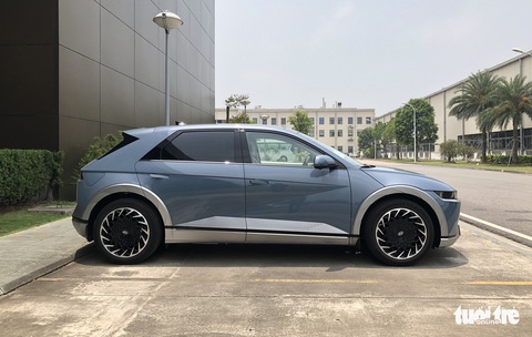 Đại lý chào bán Hyundai Ioniq 5 giá gần 2 tỉ đồng, hứa giao xe sau 10 ngày - Ảnh 4. Đại lý chào bán Hyundai Ioniq 5 giá gần 2 tỉ đồng, hứa giao xe sau 10 ngày - Ảnh 4.