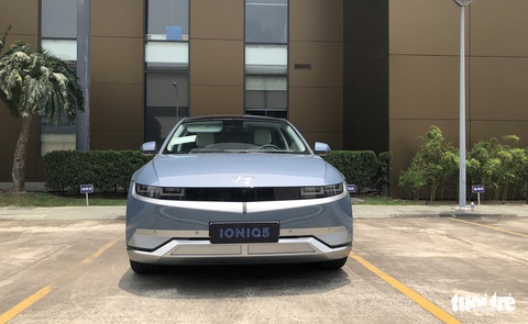Đại lý chào bán Hyundai Ioniq 5 giá gần 2 tỉ đồng, hứa giao xe sau 10 ngày - Ảnh 3. Đại lý chào bán Hyundai Ioniq 5 giá gần 2 tỉ đồng, hứa giao xe sau 10 ngày - Ảnh 3.