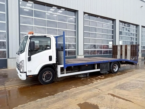 Xe tải làm nhà di động, đủ tiện nghi như nhà nghỉ, có cả giếng trời - Ảnh 2. Xe tải làm nhà di động, đủ tiện nghi như nhà nghỉ, có cả giếng trời - Ảnh 2.