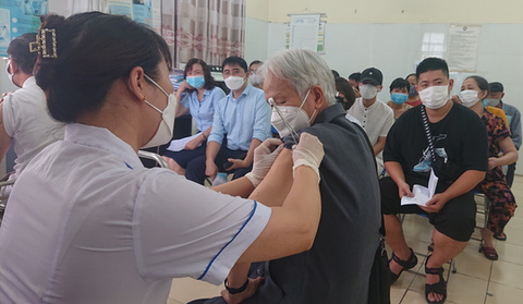 Tin COVID-19 chiều 17-8: Ba người chết ở Bà Rịa - Vũng Tàu, Hà Nội, Quảng Ninh, thêm 2.814 ca mới - Ảnh 1. Tin COVID-19 chiều 17-8: Ba người chết ở Bà Rịa - Vũng Tàu, Hà Nội, Quảng Ninh, thêm 2.814 ca mới - Ảnh 1.