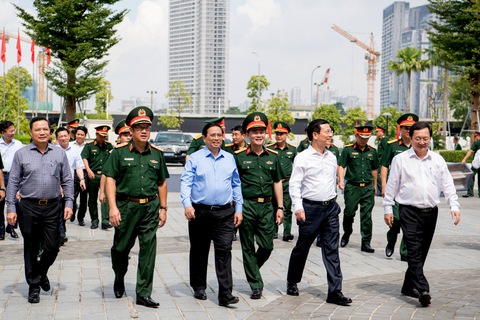 Sau 30 năm, Viettel đã trở thành tập đoàn kinh tế nhà nước hàng đầu Việt Nam - Ảnh 2. Sau 30 năm, Viettel đã trở thành tập đoàn kinh tế nhà nước hàng đầu Việt Nam - Ảnh 2.