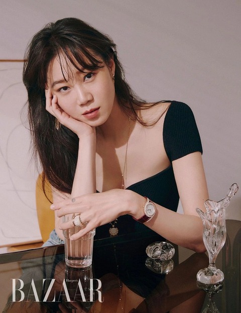 Vừa bắt được hoa cưới của Son Ye Jin, Gong Hyo Jin ‘chốt đơn’ lên xe hoa vào tháng 10 - Ảnh 3. Vừa bắt được hoa cưới của Son Ye Jin, Gong Hyo Jin ‘chốt đơn’ lên xe hoa vào tháng 10 - Ảnh 3.