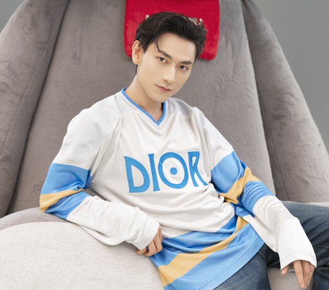 Isaac: 34 tuổi không được quyền đắt sô sao? - Ảnh 1. Isaac: 34 tuổi không được quyền đắt sô sao? - Ảnh 1.