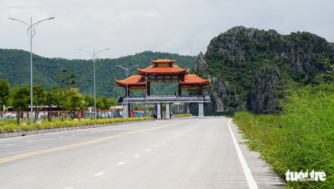 Xử phạt người bình luận sai trên mạng xã hội về ‘hòn non bộ’ ở Quảng Ninh - Ảnh 1. Xử phạt người bình luận sai trên mạng xã hội về ‘hòn non bộ’ ở Quảng Ninh - Ảnh 1.