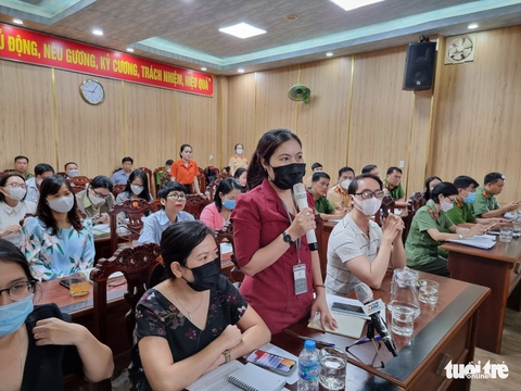 Người dân TP.HCM kiến nghị không thu sổ hộ khẩu, công an hứa tiếp thu - Ảnh 3. Người dân TP.HCM kiến nghị không thu sổ hộ khẩu, công an hứa tiếp thu - Ảnh 3.