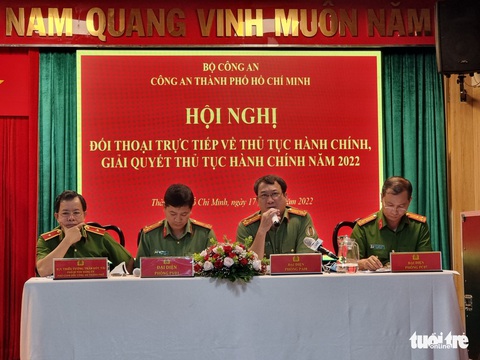 Người dân TP.HCM kiến nghị không thu sổ hộ khẩu, công an hứa tiếp thu - Ảnh 1. Người dân TP.HCM kiến nghị không thu sổ hộ khẩu, công an hứa tiếp thu - Ảnh 1.