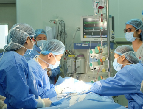 28.000 ống thuốc dùng cho phẫu thuật tim đã về đến Việt Nam - Ảnh 1. 28.000 ống thuốc dùng cho phẫu thuật tim đã về đến Việt Nam - Ảnh 1.