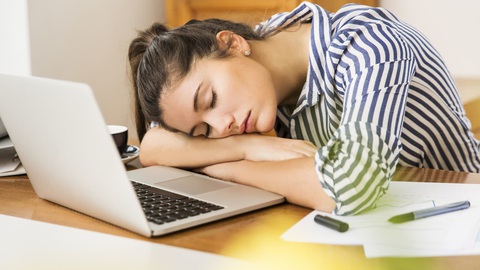 Ngủ trưa có thể là nguyên nhân gây bệnh cao huyết áp và đột quỵ - Ảnh 1. Ngủ trưa có thể là nguyên nhân gây bệnh cao huyết áp và đột quỵ - Ảnh 1.